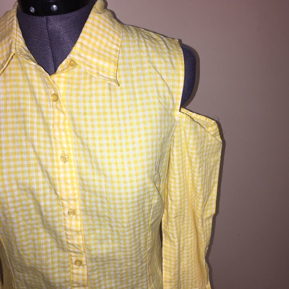 Fridda cold shoulder yellow button up top M NWT - Picture 3 of 7